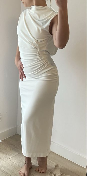 Sukienka Zara XS – biała, elegancka, dopasowana