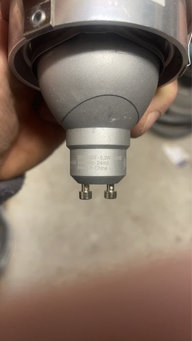 Halogeny led z oprawka