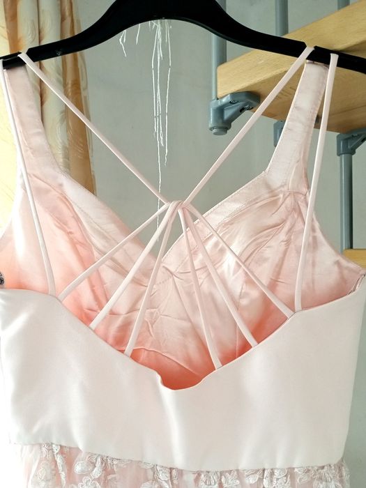 Sukienka koronkowa morelowa koktajlowa elegancka Chi Chi London