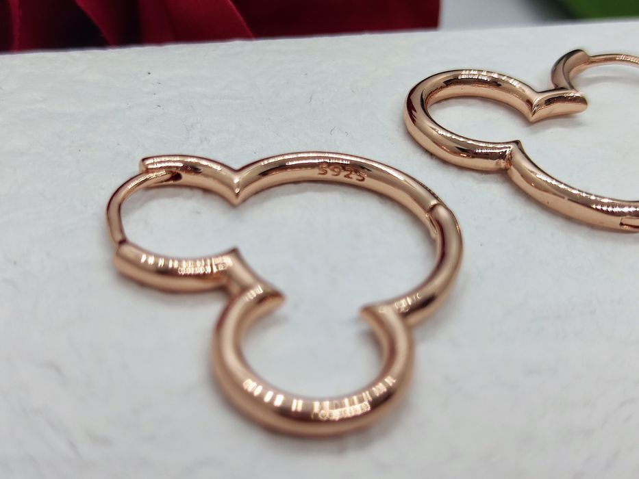 Kolczyki obręcze Disney z sylwetką Myszki Miki S925 rose gold
