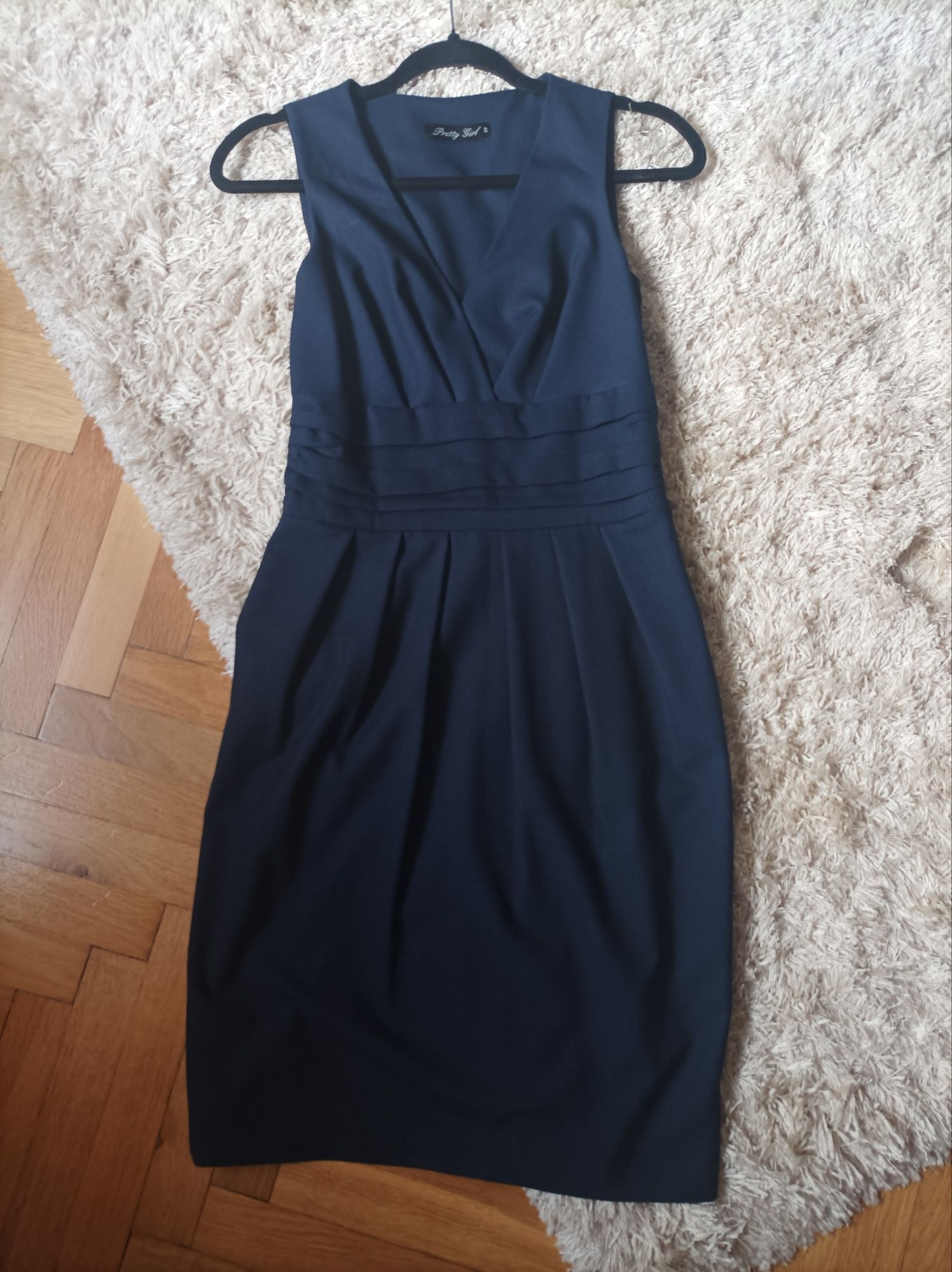 Elegancka granatowa sukienka