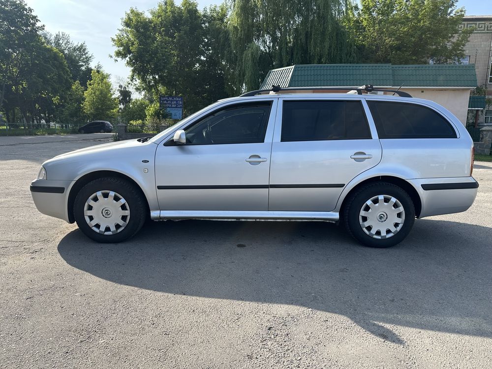 Skoda octavia tour 1.6 бензин 2003 р