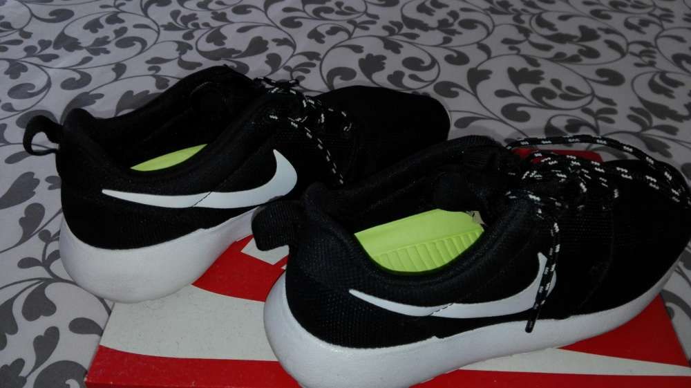 Nike Rosherun - oferta do envio