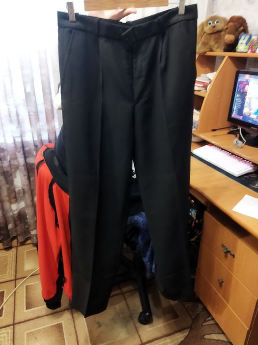 Чоловічі брюки чорні в полосочку