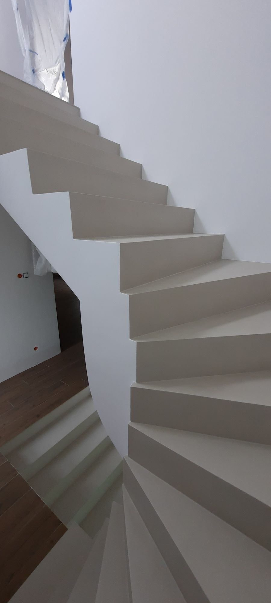 Posadzki Dekoracyjne MIKROCEMENT, MIKROBETON , Beton architektoniczny