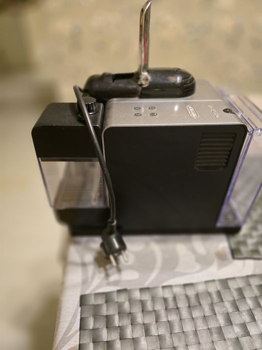 Máquina de café Nespresso Delonghi Latissima