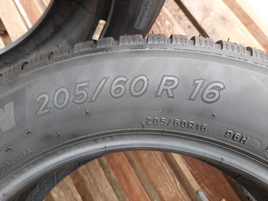 Пара шин 205 60 16 Michelin CrossClimate