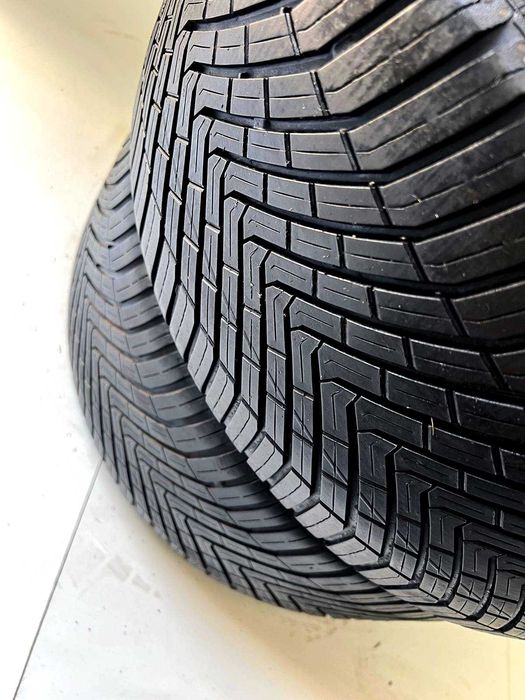 Pneus Continental All-Season Contact - 255/40/18 - Excelentes