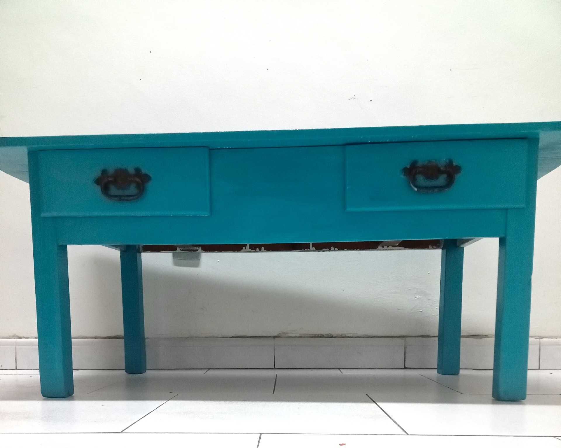 Mesa baixa com 2 gavetas by Rita Cristina Ghise (Assinado)