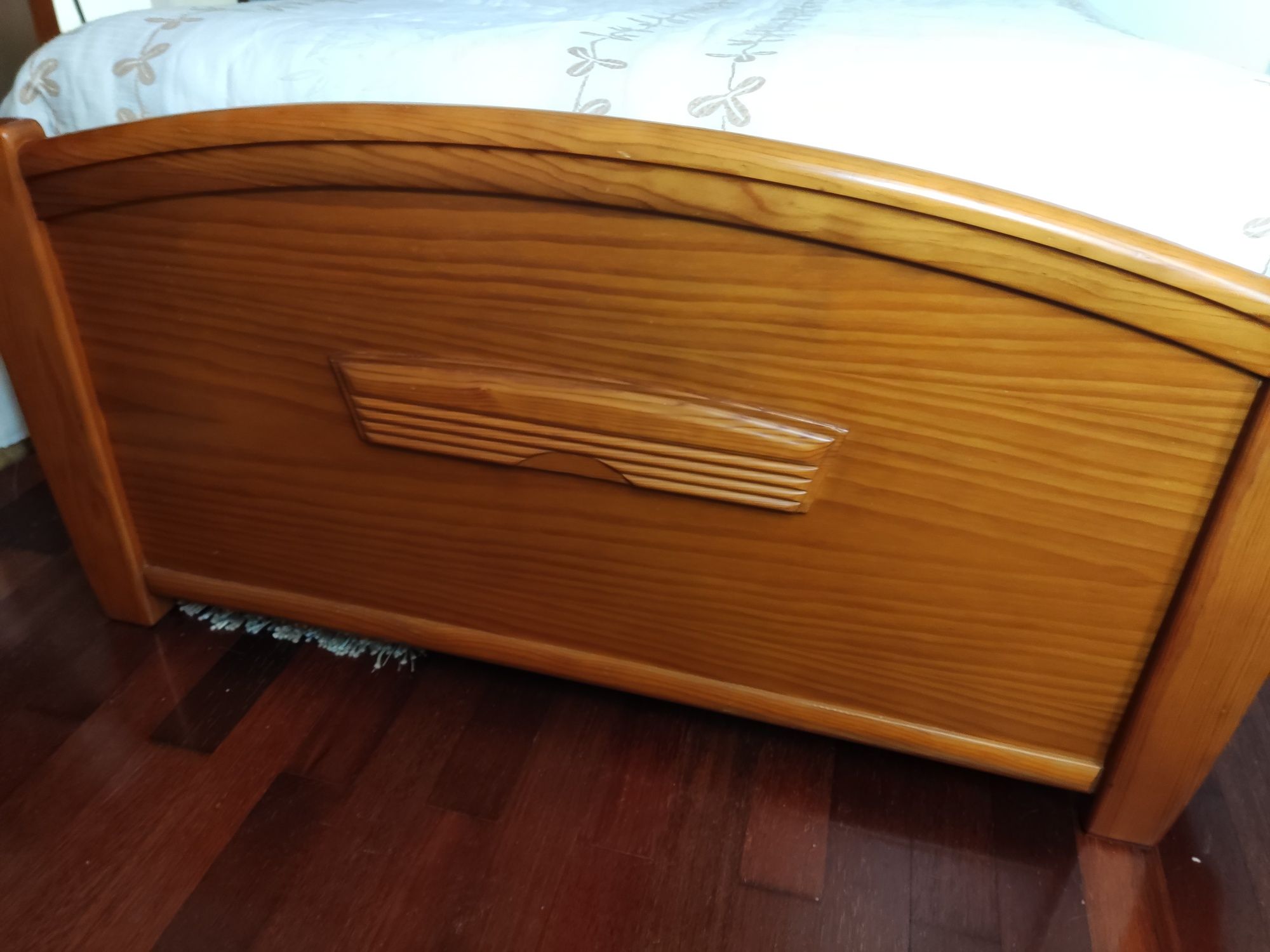 Cama de solteiro (sem colchão)