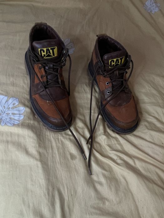 САТ (Caterpillar) - натуральна шкірв