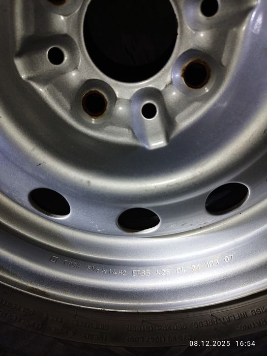 Колесо з диском 185/60 R14
Розболтовка -  4×98,  ET 35.