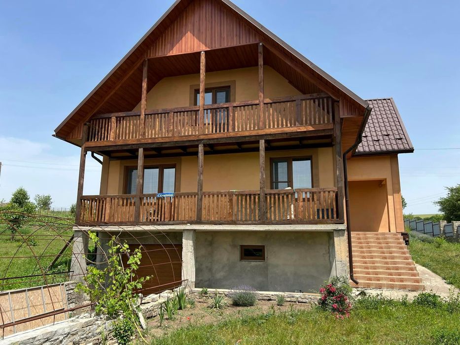 Продам чудовий новий будинок з ремонтом в затишному місці!