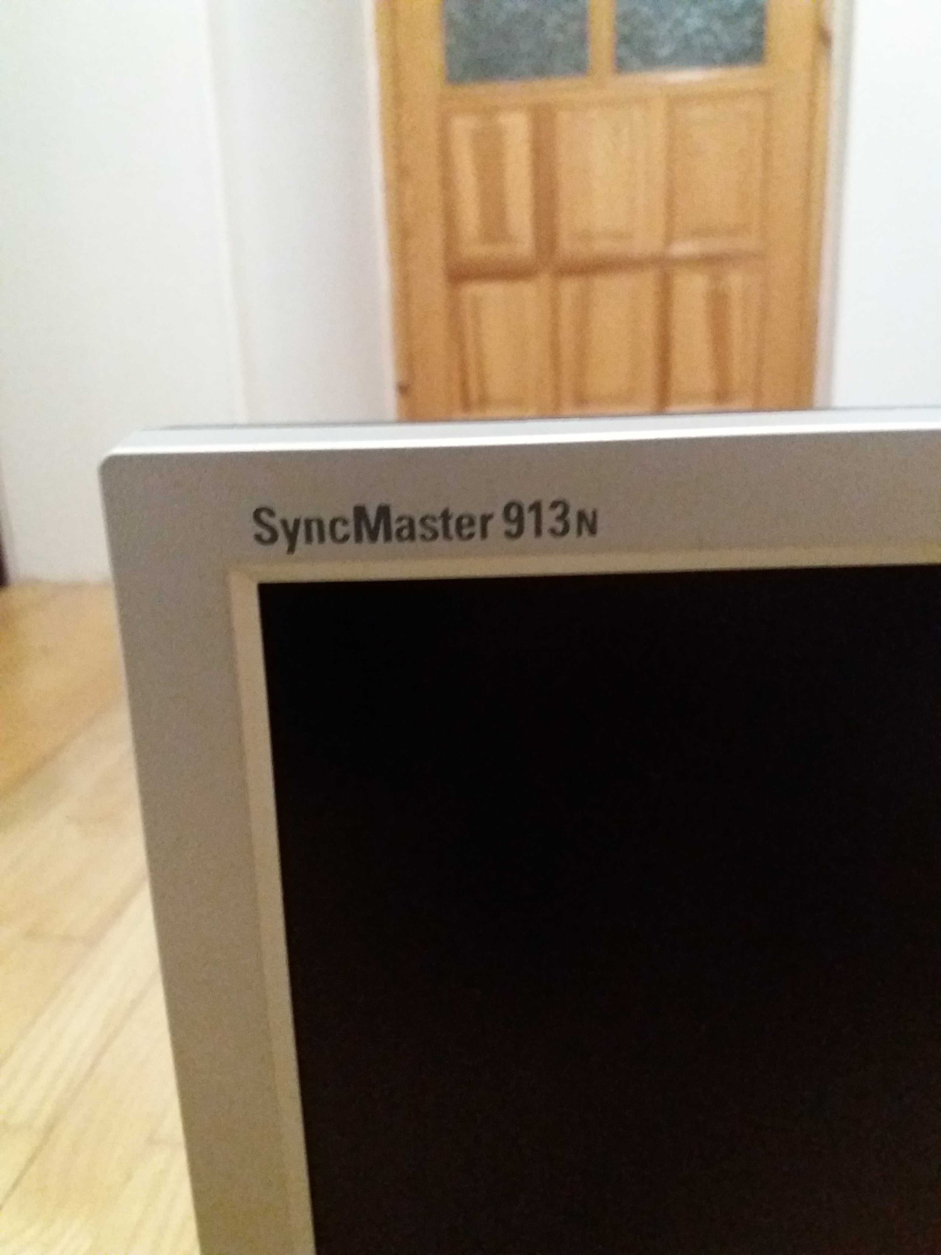 Monitor Samsung Syncmaster 913 N 19"