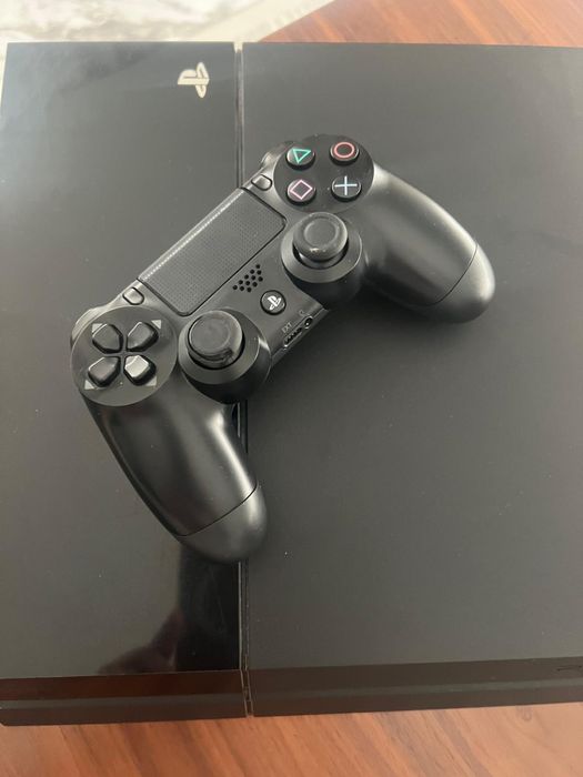 Playstation 4 com comando