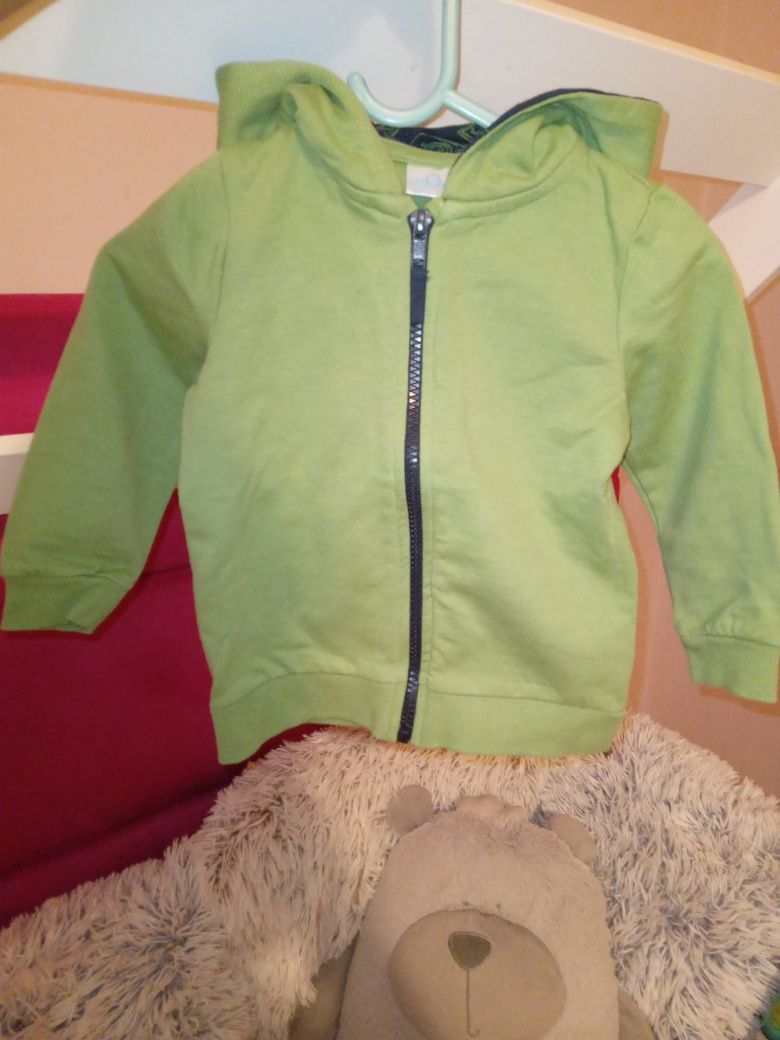R.80 zielona bluza z kapturem dla chłopczyka