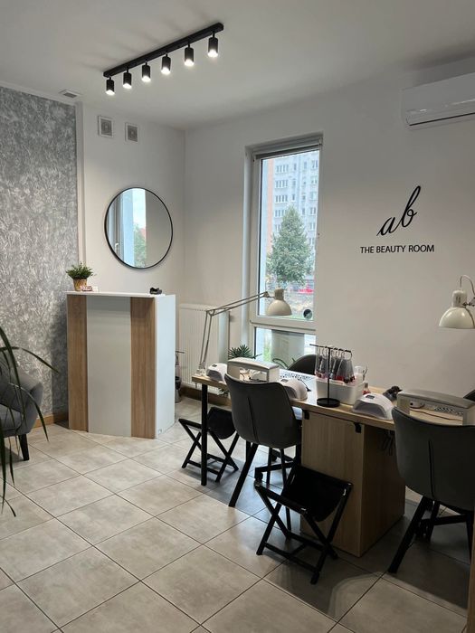 Odstapie gotowy biznes .Studio manicure /pedicure/brwi