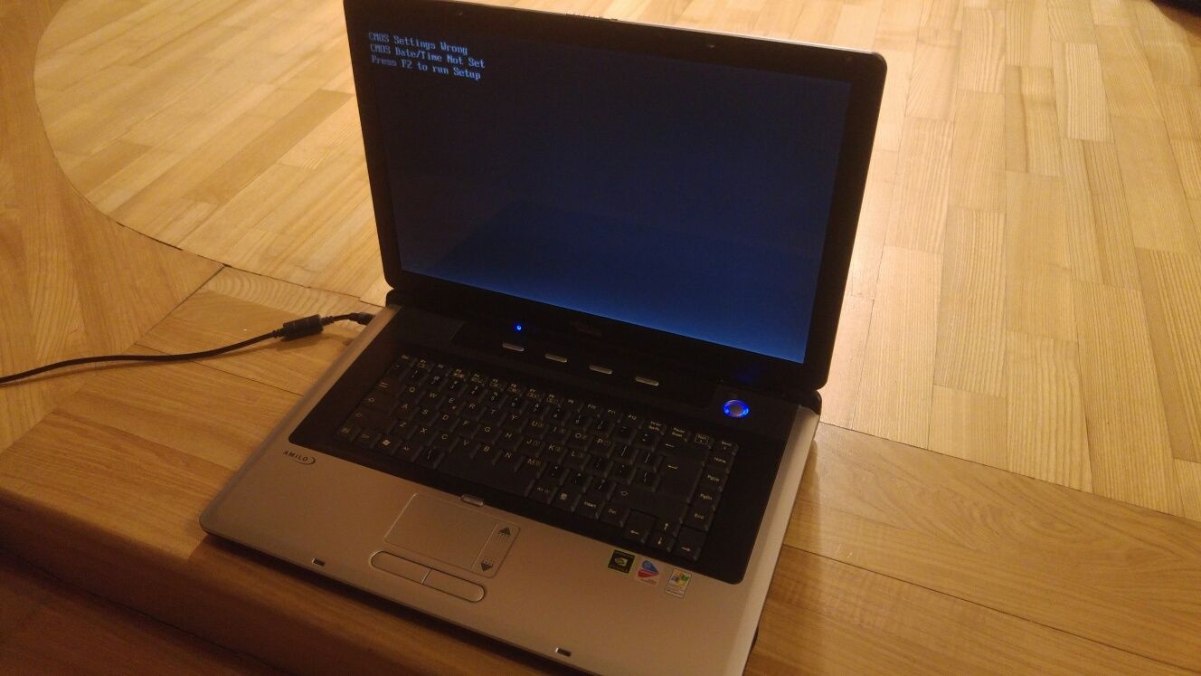 Fujitsu Siemens Amilo M4438G