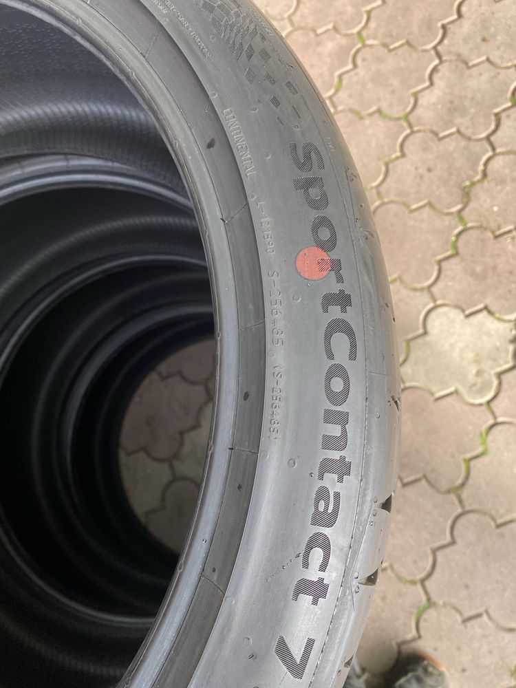 Cztery  Nowe Demo Continentale 225/40/19