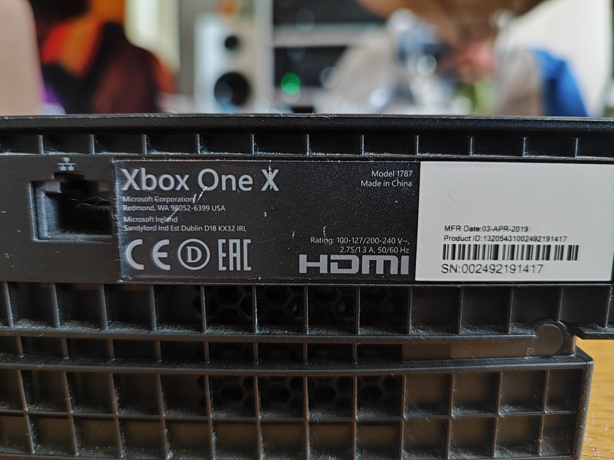 Xbox one X 1tb plus pad