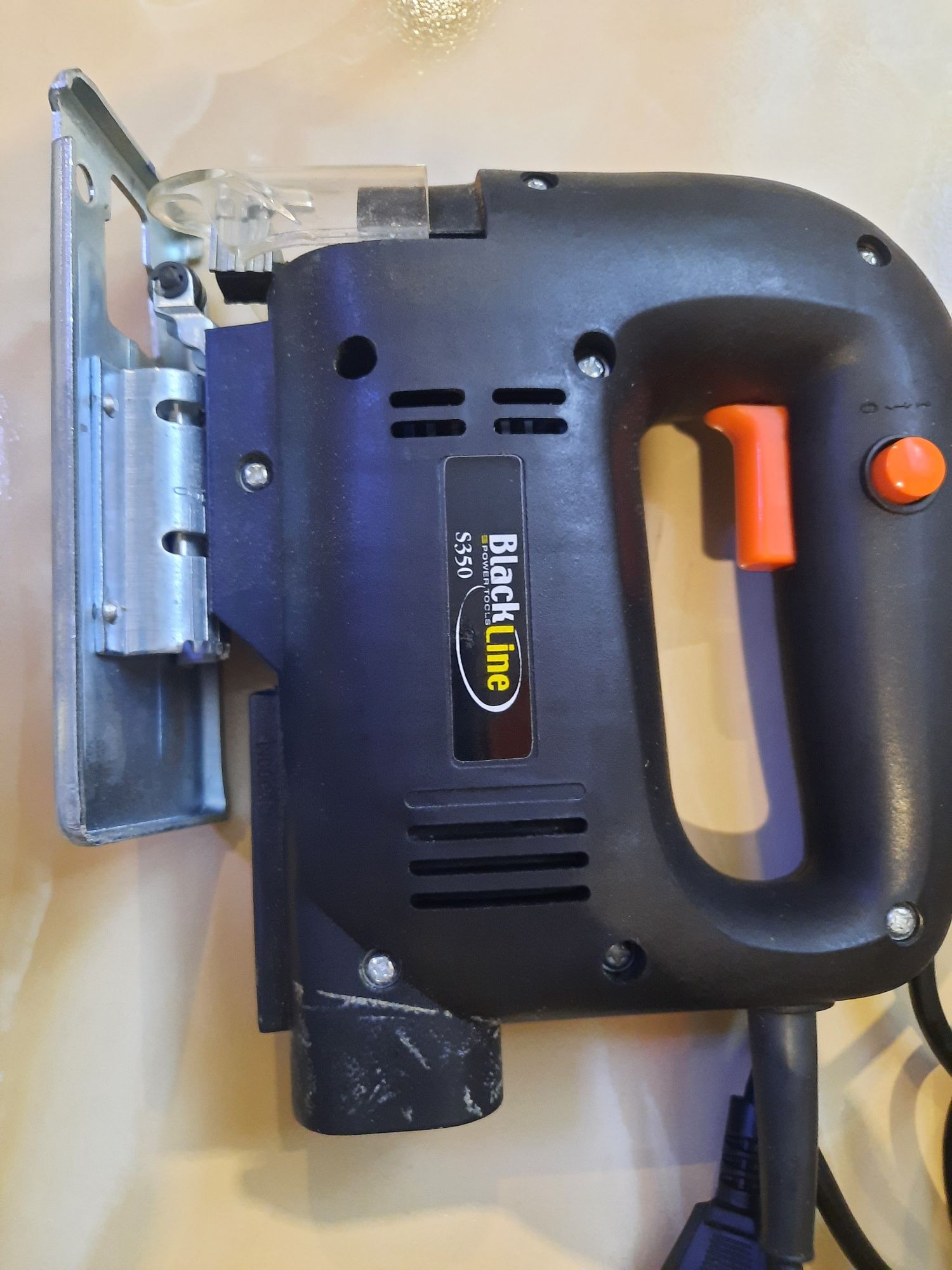Продам електролобзік Black line 350w