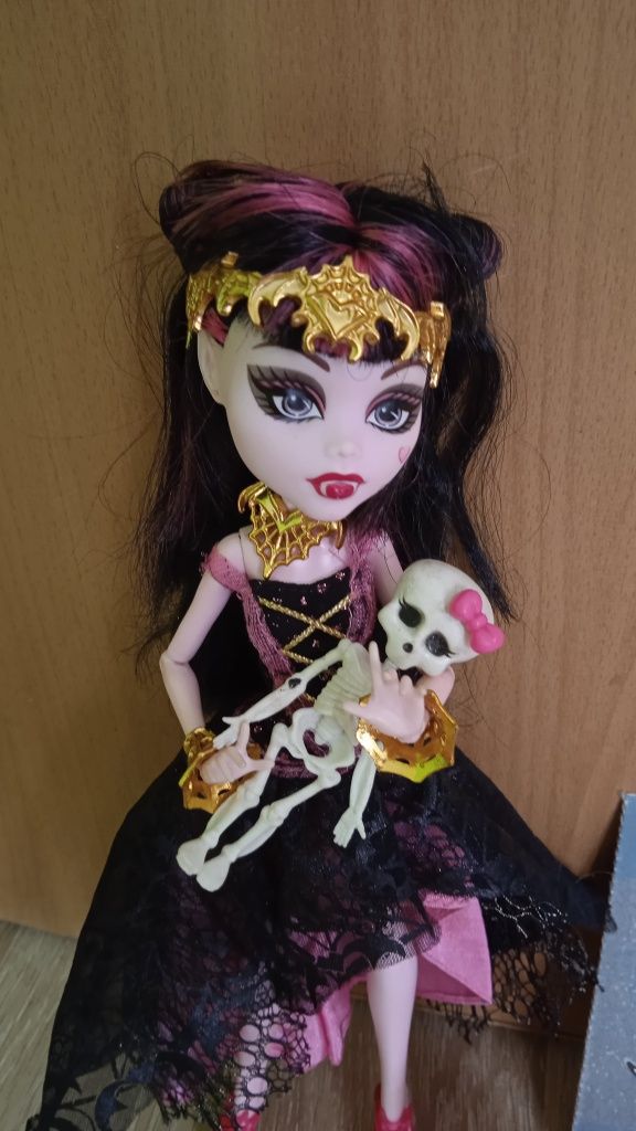 Lalka Drakulaura z kolekcji monster high