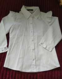 Продам белую блузку для девочки.