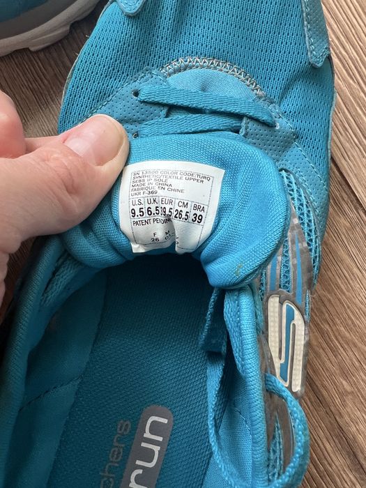 Кросівки Skechers для дівчини жіночі 39 р.