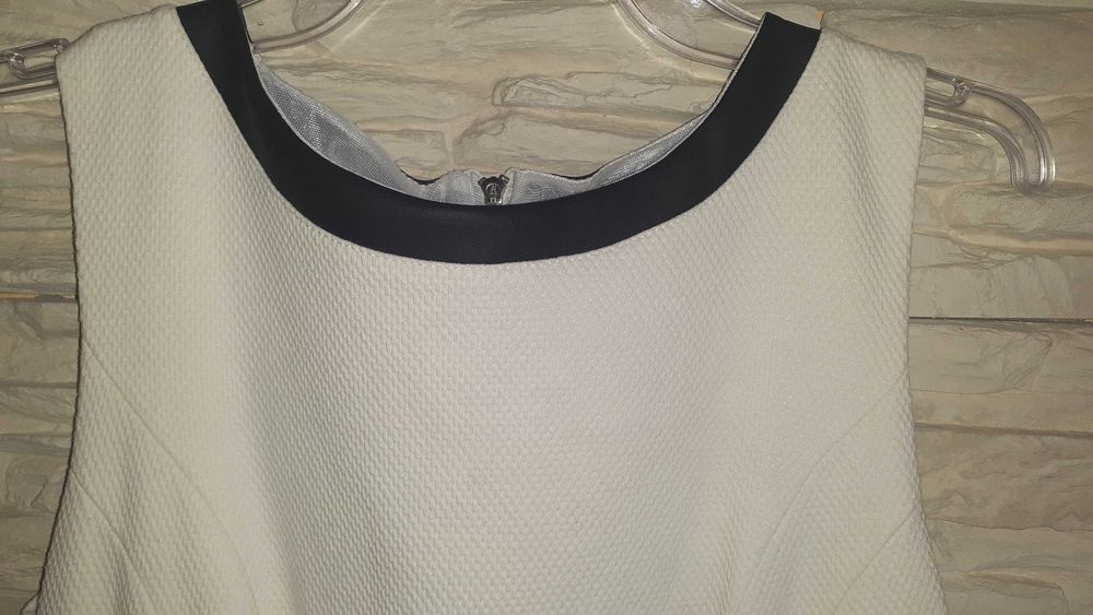 Sukienka ecru Pretty Girl r.L