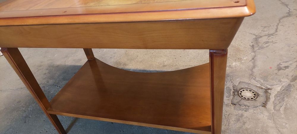 Secretária em madeira de cerejeira com gavetas