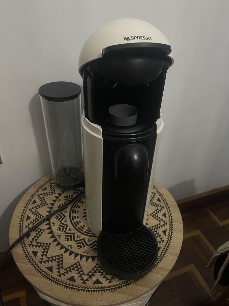 Nespresso Vertuo Plus White C