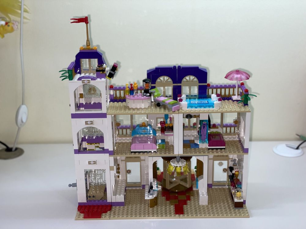 LEGO Friends 41101 Гранд-отель в Хартлейк Сити