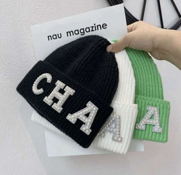 Elegancka czapka dwa kolory biała czarna promocja