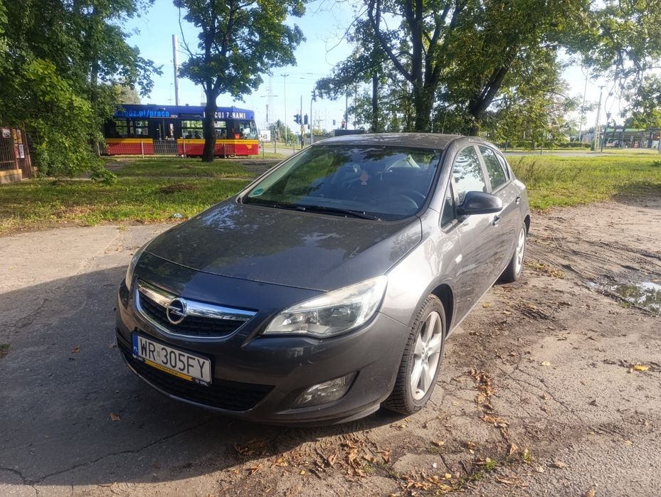Opel Astra J 1.6 benzyna 115KM Prywatne - Niski przebieg