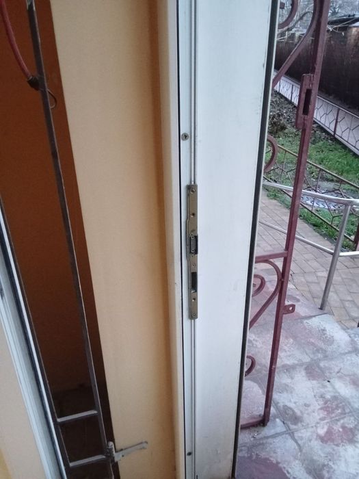 Вхідні металопластикові двері б/у