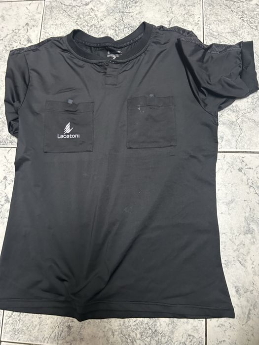 Roupa, saco e bandeiras de arbitragem