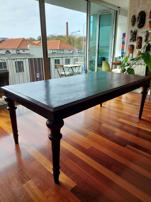Mesa de jantar da marca Area para 8 a 10 pessoas