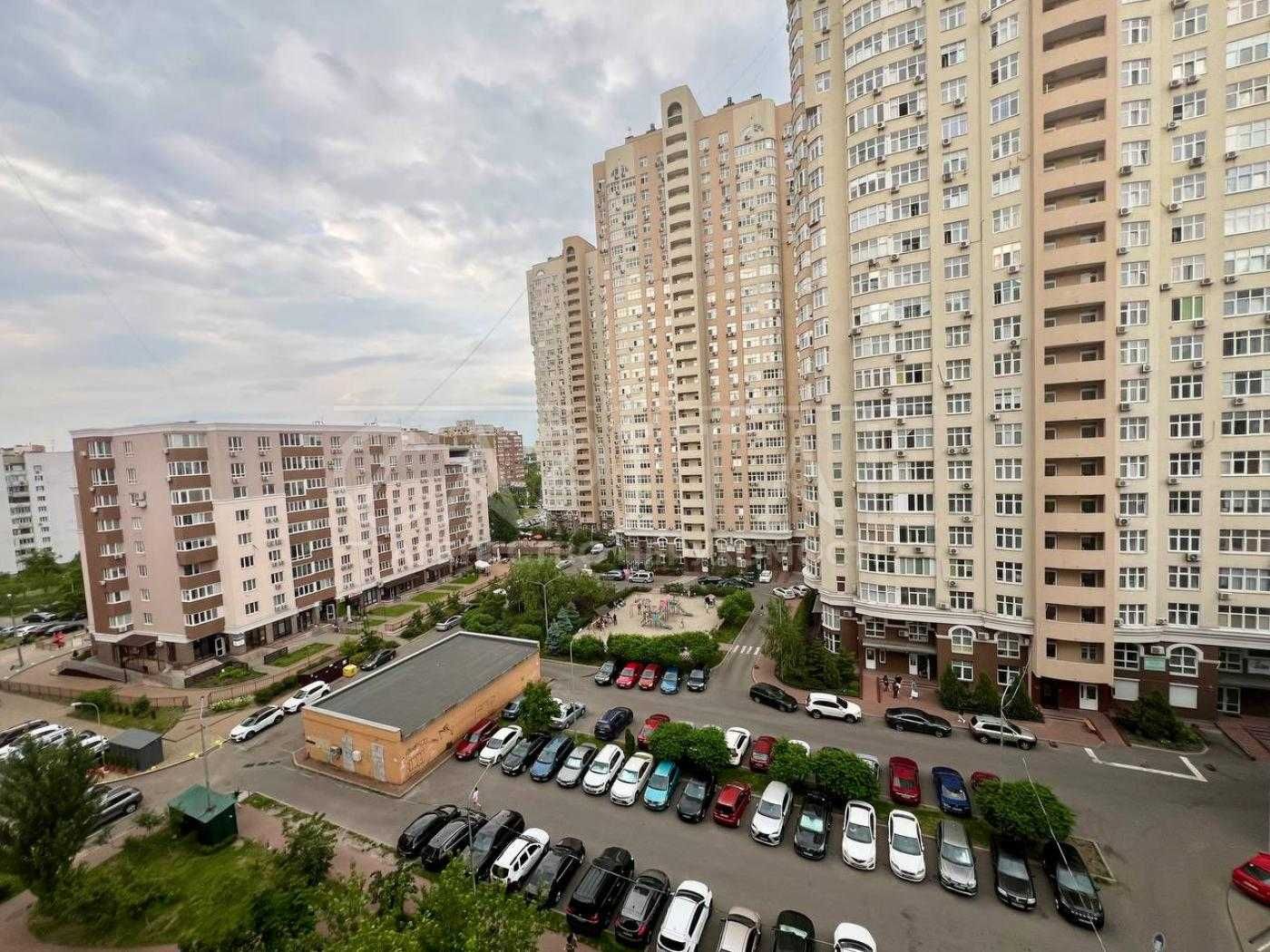Простора 3-кімнатна квартира, вул Драгоманова, 40Б, мікрорайон Позняки