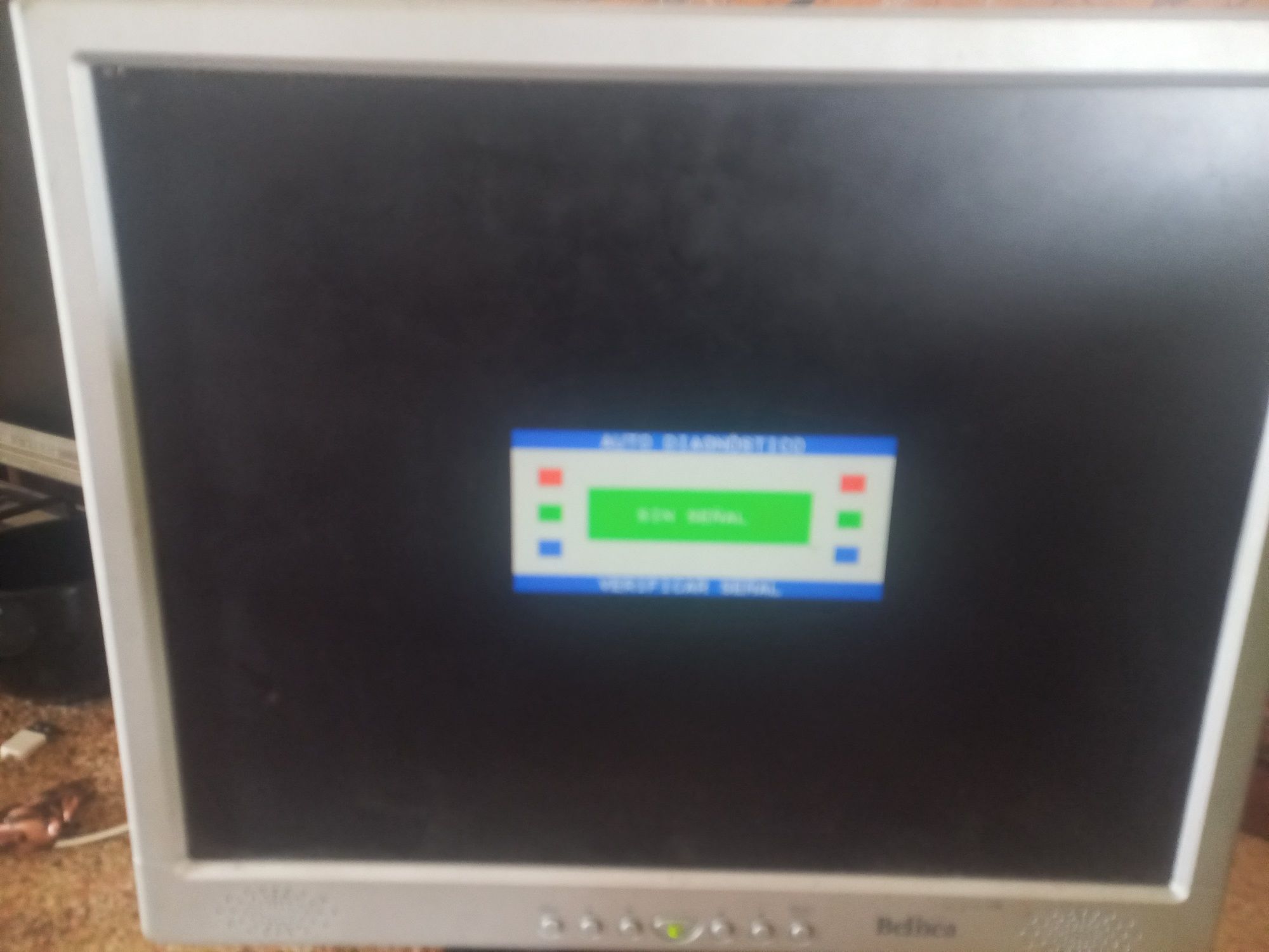 Monitor belinea a funcionar 50/60hz