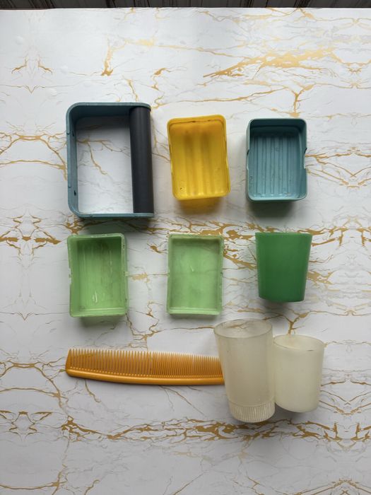 Zestaw do łazienki Mydelniczka, grzebien, kubek, wieszak na papie