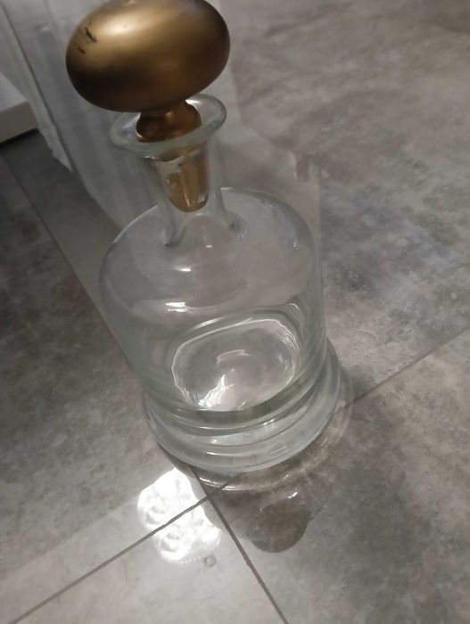 Szklana karafka stara