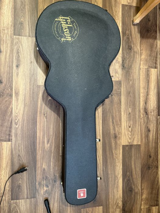 Терміново на продаж! Вінтажний кейс Gibson