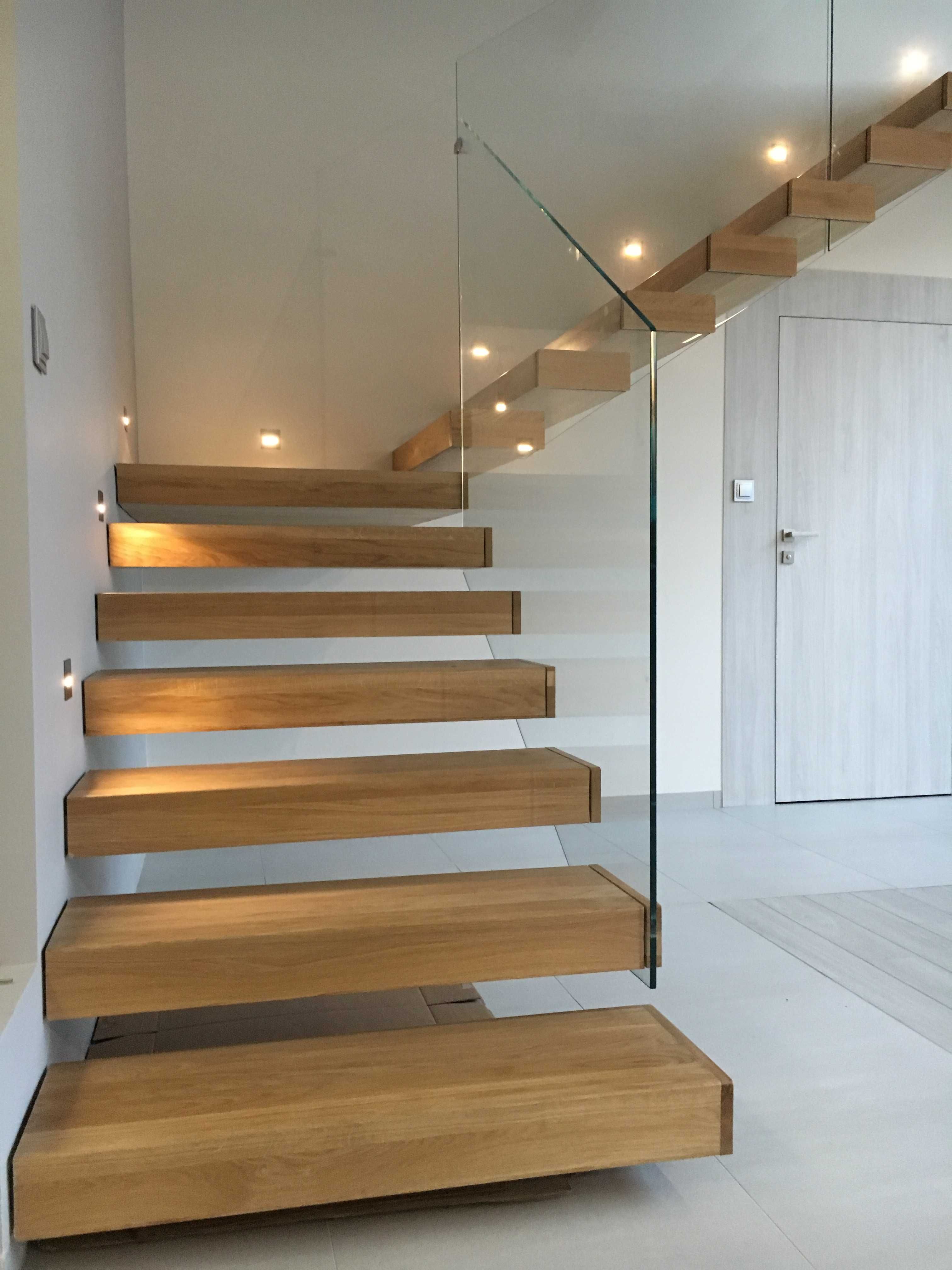 Schody półkowe dębowe z balustradą Producent Wycena Gratis !