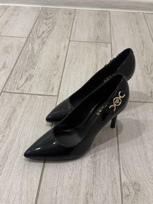Туфлі на підборах від Guess. 36 розмір, одягнені 2 рази