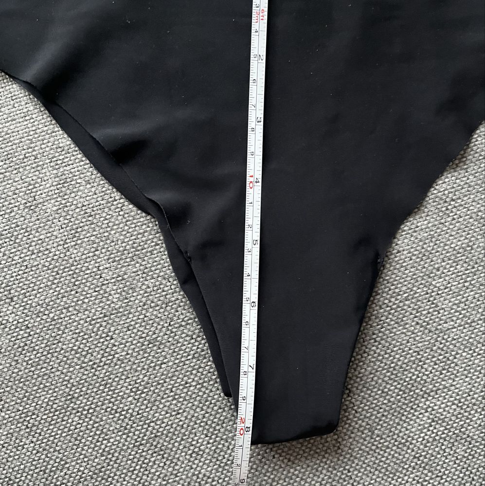 Nowe stringi bez metki