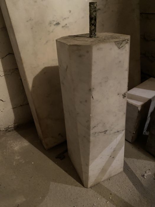 Płyta marmurowa i kolumienka kwietnik z marmuru białego komplet