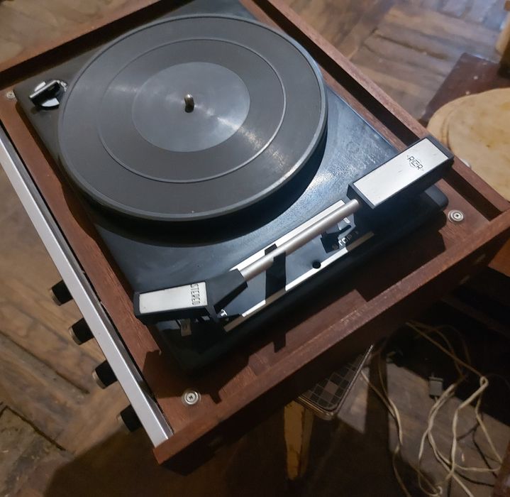 Виниловый проигрыватель Akords Stereo с колонками