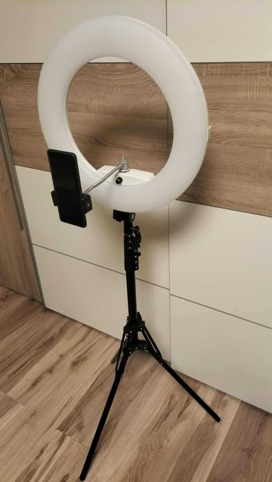Lampa pierscieniowa led z wyświetlaczem i pilotem 18 cali 96w