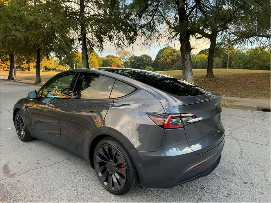 Tesla Model Y      2022