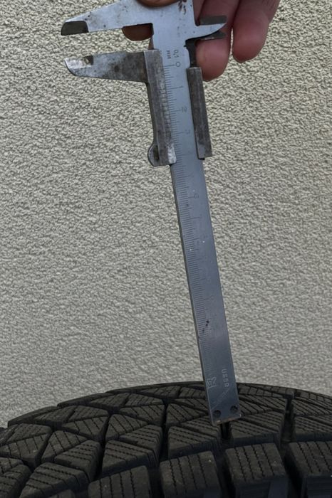 Зимові шини Bridgestone Blizzak DMV2 SUV 225/60 r17 99s